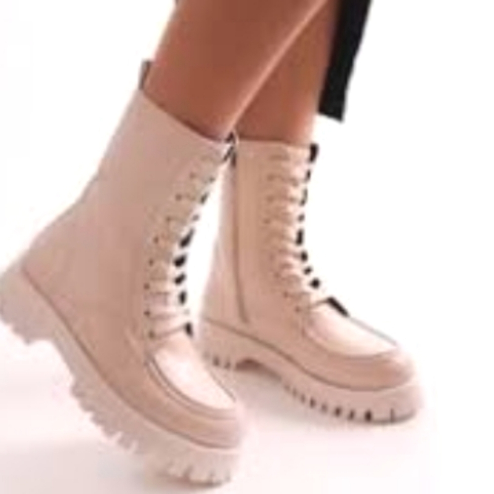 Croc embossed leather ankle Bootie. Stuart Weitzman Mckenzee Rosewater